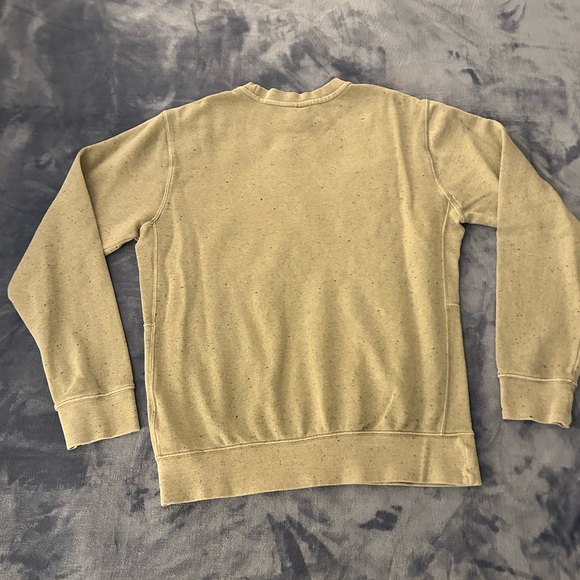 Men’s Nike club crew neck sweatshirt green/beige - Picture 2 of 4